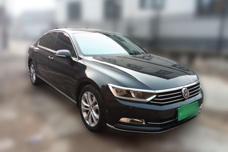 Used Volkswagen Magotan 2017 330TSI DSG Luxury Model Front Right 45 Deg