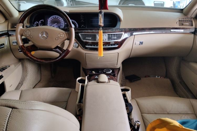 Used Mercedes-Benz S-Class 2010 S 350 L Luxury Model Center Console