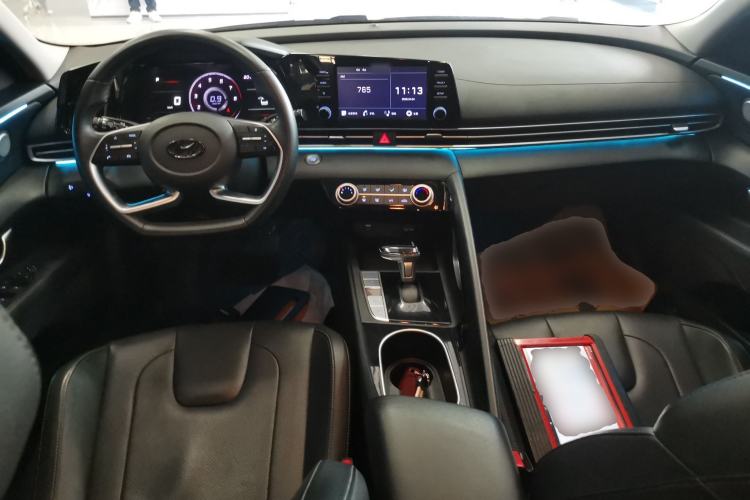 Used Hyundai Elantra 2022 1.5L CVT GLX Elite Edition Center Console