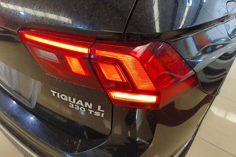 Used Volkswagen Tiguan L 2019 Revised 330TSI Automatic Two-Wheel Drive Smart & Luxury Edition China VI Standard Right Rear Taillight