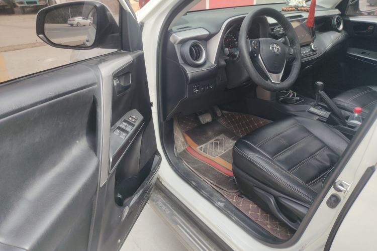 Used Toyota RAV4 2016 2.0L CVT Two-Wheel Drive Fashion Edition China V Standard