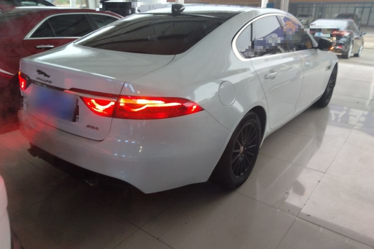 Used Jaguar XF 2016 XF 2.0T Two-Wheel-Drive Luxury Edition Rear Right 45 Deg