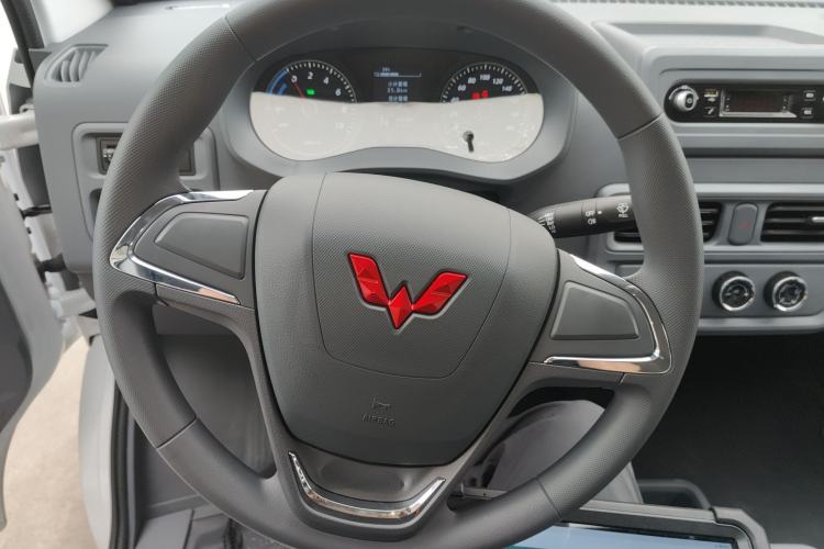 Used Wuling Yangguang 2025 Model 400km Bus Edition—Comfort Edition