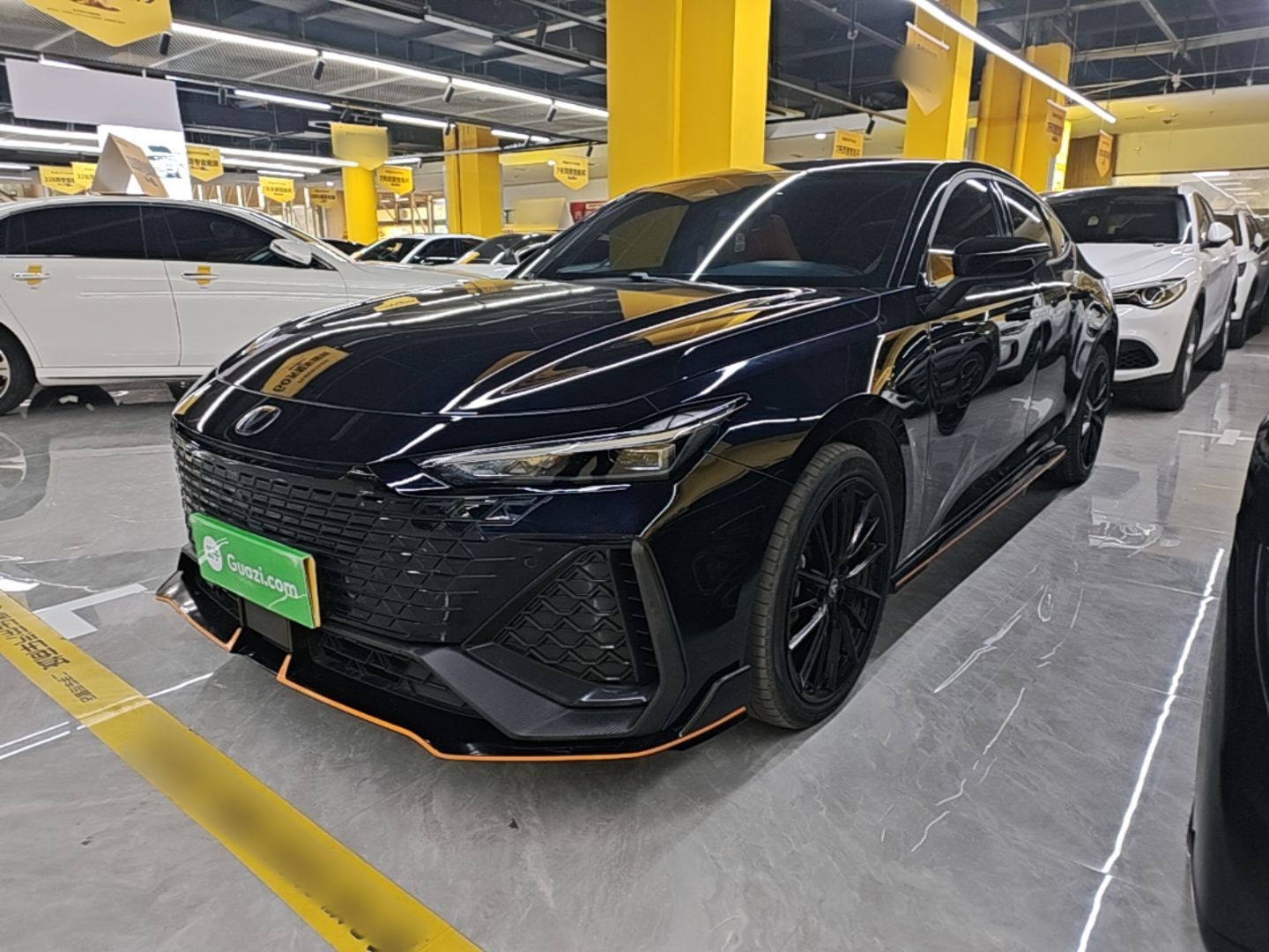 Под передней частью автомобиля