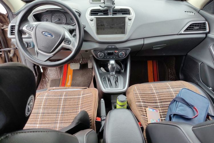 Used Ford Escort 2015 1.5L Automatic Fashion Model Center Console