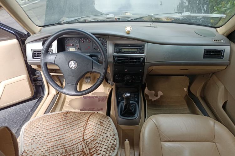 Used Volkswagen Santana Vista 2008 1.8L Manual Sishang Model Center Console