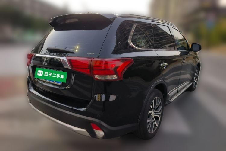 Used Mitsubishi Outlander 2016 2.4L 4x4 Luxury Edition 7-Seater