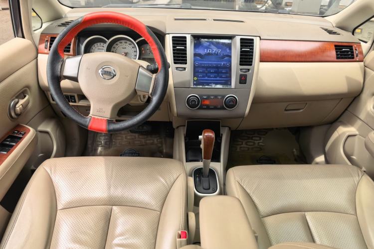 Used Nissan Tiida Sedan 2009 1.6L Automatic Tech Edition Center Console