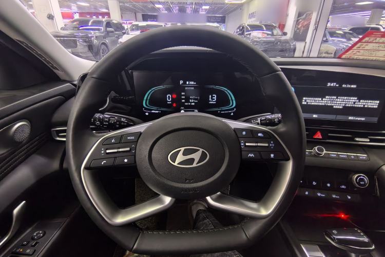 Used Hyundai Elantra 2023 1.5L CVT LUX Prestige Edition
