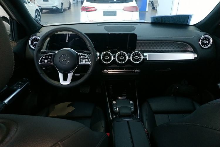 Used Mercedes-Benz GLB 2021 GLB 200 Fashion Model Center Console