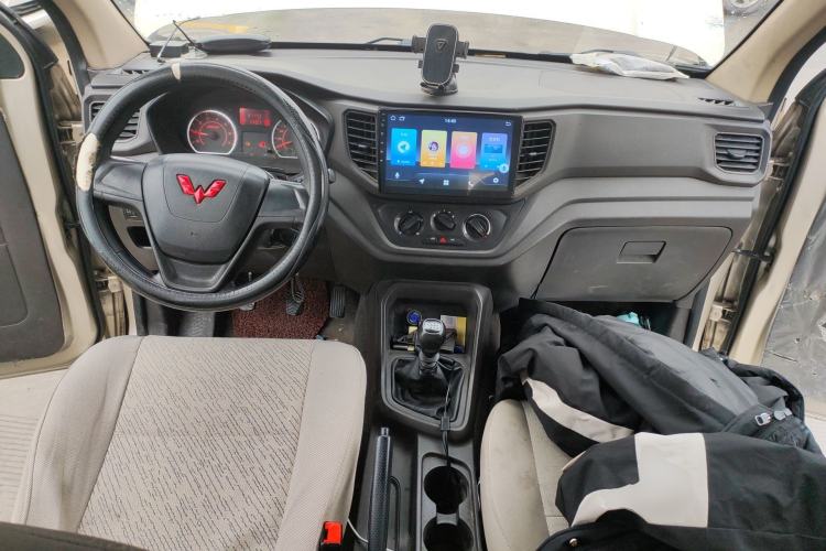 Used Wuling Hongguang V 2022 1.5L Jingqu Version Hydraulic Power Steering LAR Center Console