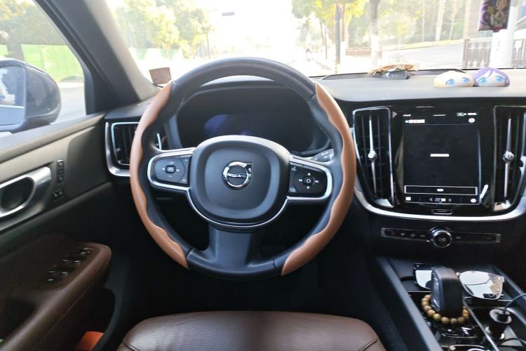 Used Volvo S60 2023 B4 Zhiyi Luxury Edition
