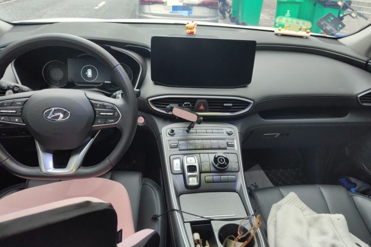 Used Hyundai Santa Fe 2023 Traveler 380T GDi Automatic All-Wheel Drive GLX HTRAC Elite Edition Center Console