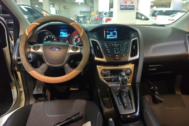 Used Ford Focus 2012 Hatchback 1.6L Automatic Fashion Edition
