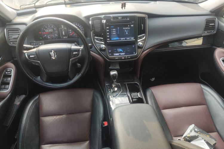 Used Toyota Crown 2018 2.0T Sport Edition Center Console