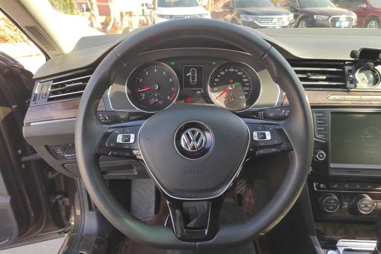 Used Volkswagen Magotan 2018 Facelift 330TSI DSG Luxury Model Steering Wheel