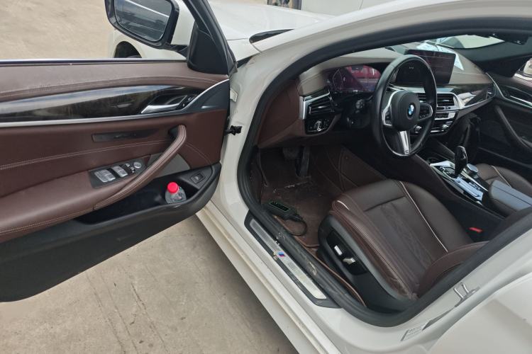 Used BMW 5 Series 2022 Restyled 525Li M Sport Package Driver Seat