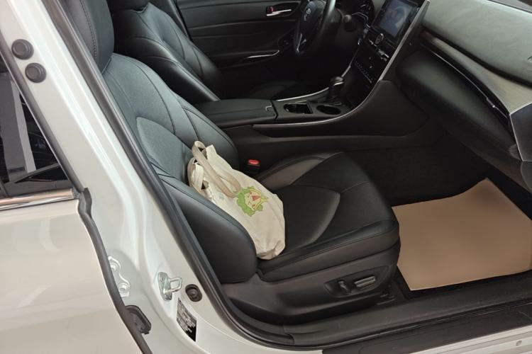 Used Toyota Avalon 2023 2.0L Premium Edition
