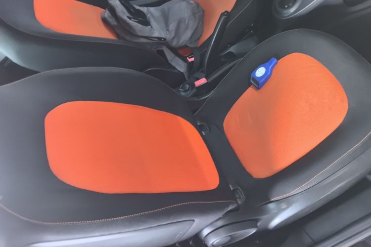 Used smart fortwo 2015 1.0L 52 kW Hardtop Passion Edition Right Front Seat