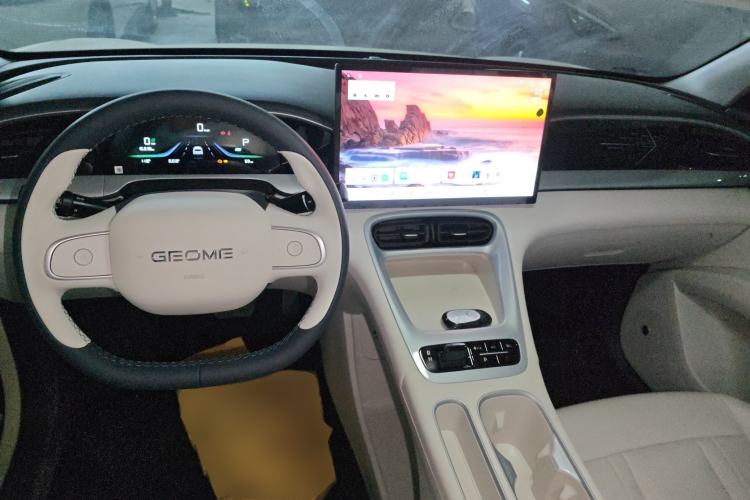 Used Geely Galaxy Geome 2026 Model 310km Dream Edition Center Console