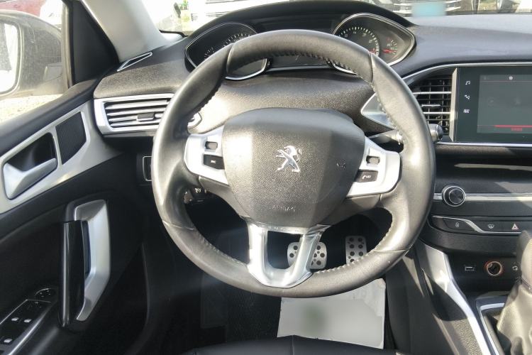 Used Peugeot 308S 2015 1.2T Automatic Jingchi Edition Steering Wheel