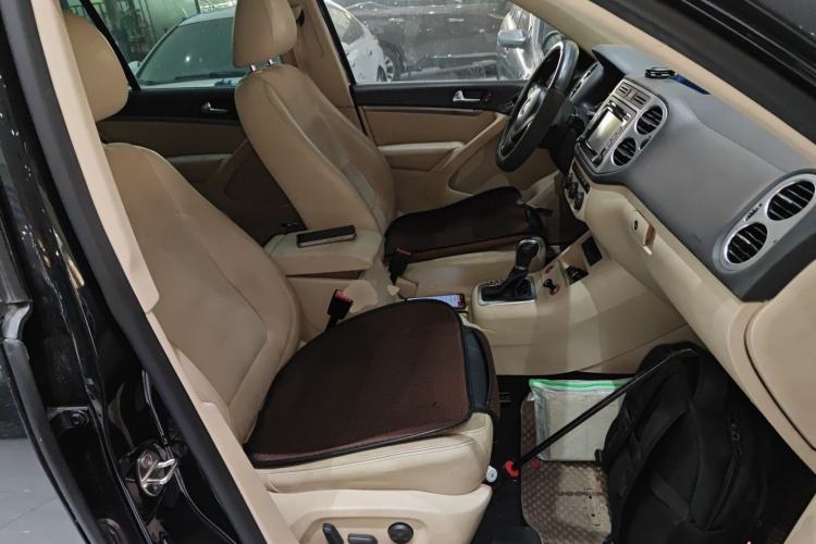 Used Volkswagen Tiguan 2013 2.0 TSI Automatic All-Wheel-Drive Flagship Edition Right Front Seat