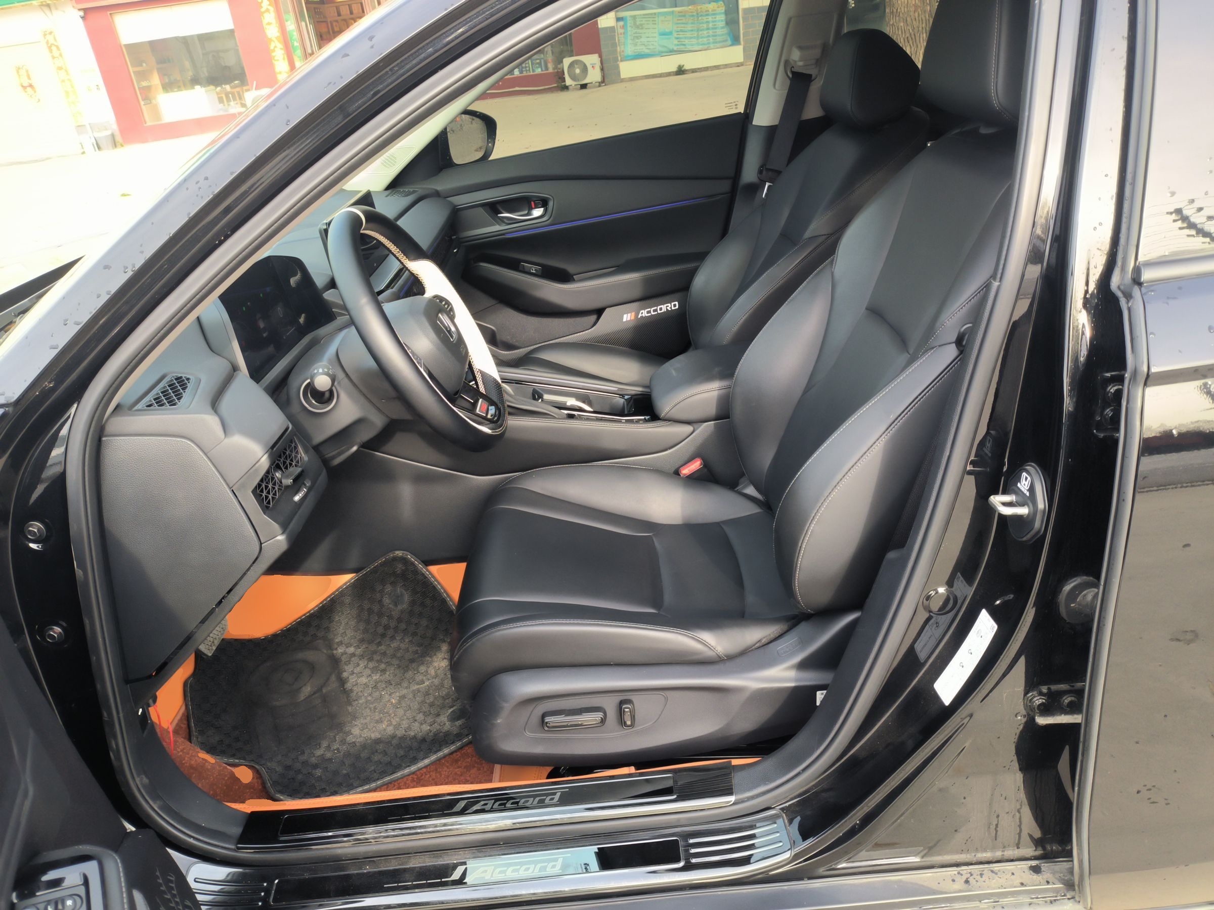 المقاعد الأمامية داخل السيارة