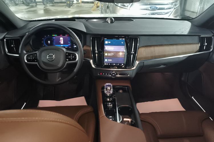 Used Volvo V90 2024 Cross Country B5 AWD Prestige Edition
