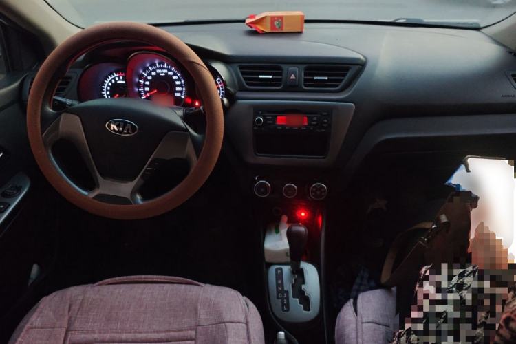 Used Kia K2 2015 Sedan 1.4L Automatic GLS Center Console