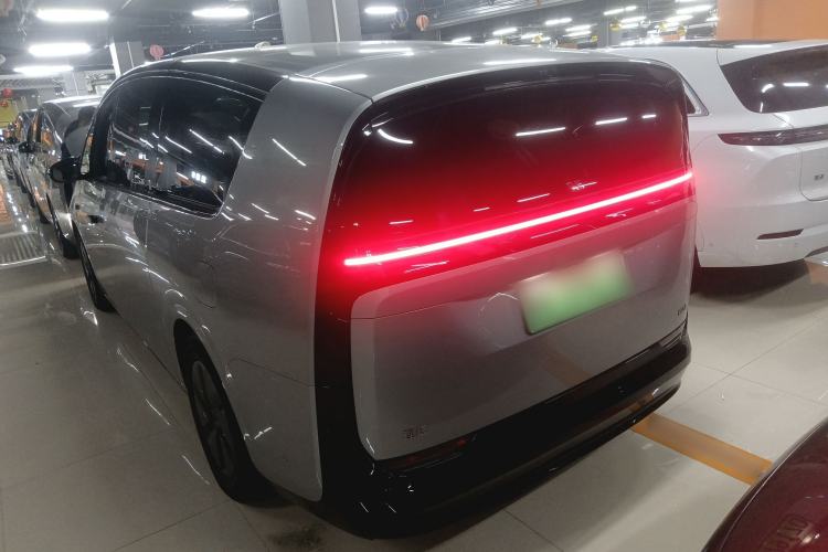 Used Li Auto MEGA 2024 Ultra Model
