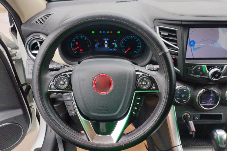 Used BYD Song 2017 Gaishe Upgrade Edition 1.5TID Automatic Elite Model Steering Wheel