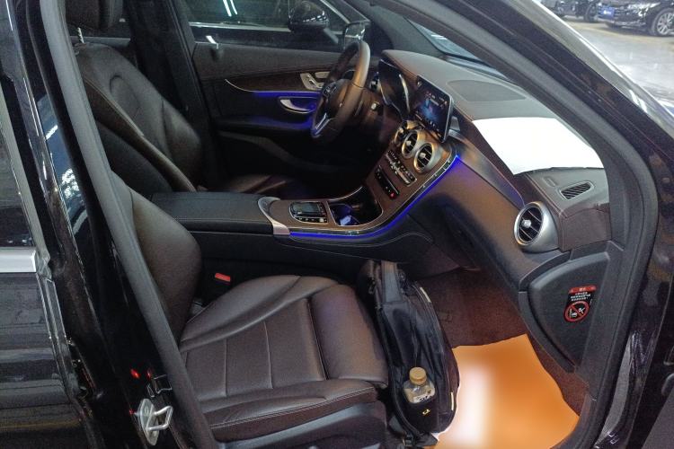 Used Mercedes-Benz GLC 2022 Facelift GLC 260 L 4MATIC Luxury Edition Right Front Seat