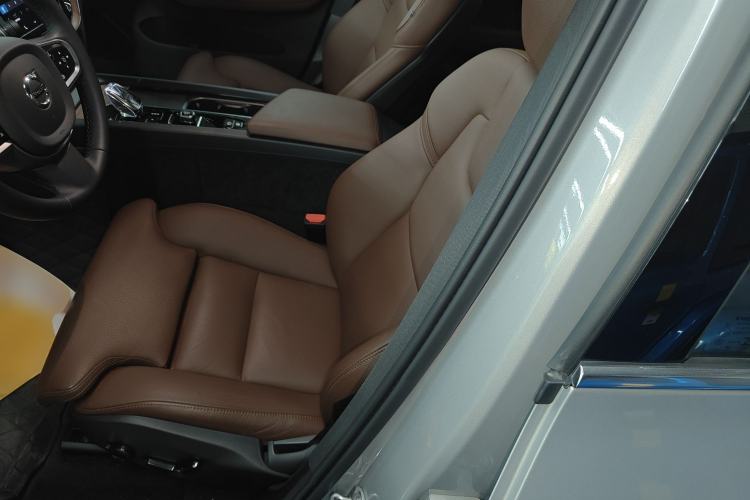 Used Volvo XC60 New Energy 2025 Plug-in Hybrid Long-Range All-Wheel Drive Smart & Luxurious Edition
