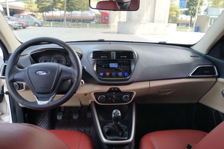 Used Ford Escort 2017 Revised Version 1.5L Manual Comfort Edition Center Console