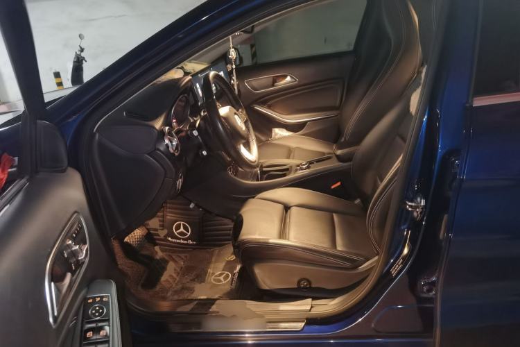 Used Mercedes-Benz GLA 2018 GLA 200 Fashion Model Left Front Seat