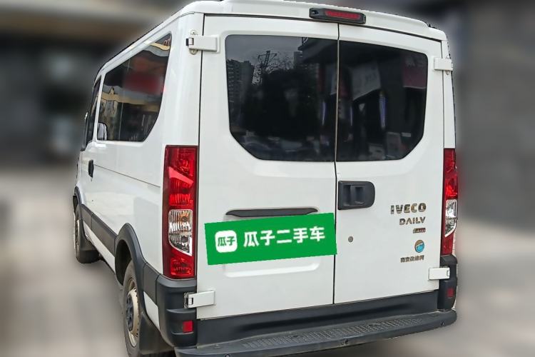 Used Iveco Eurocargo 2021 2.0T Manual Super-Rui Short Wheelbase Low-Roof Side-Hinged Door F1A
