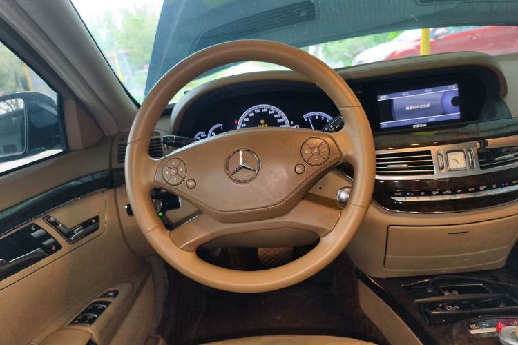 Used Mercedes-Benz S-Class 2012 S 300 L Business-Class Grand Edition Steering Wheel