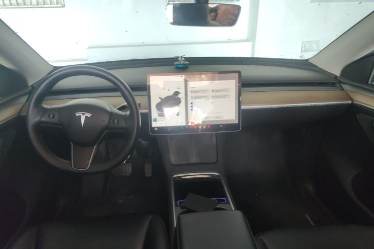 Used Tesla Model Y 2022 Long-Range All-Wheel-Drive Version