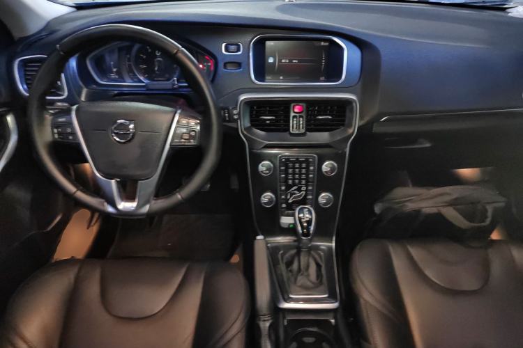 Used Volvo V40 2018 T3 Zhiyi Edition Center Console