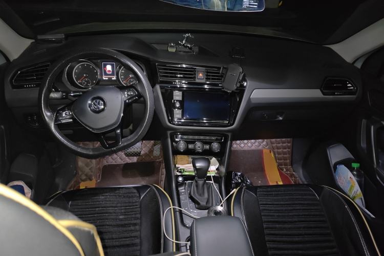 Used Volkswagen Tiguan L 2018 330TSI Automatic Two-Wheel Drive Luxury Edition Center Console