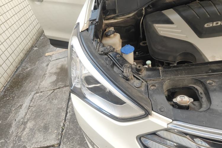 Used Hyundai Grand SantaFe 2013 3.0L 7-Seater Four-Wheel-Drive Comfort Edition Right Front Headlight