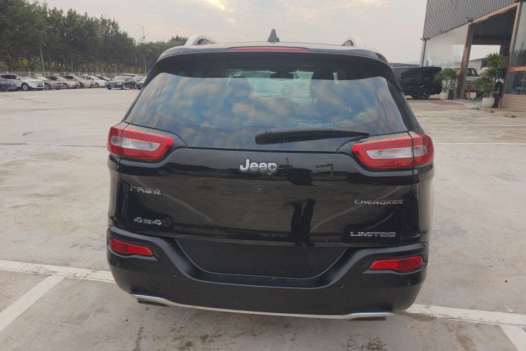 Used Jeep Cherokee 2016 2.4L Superior Edition
