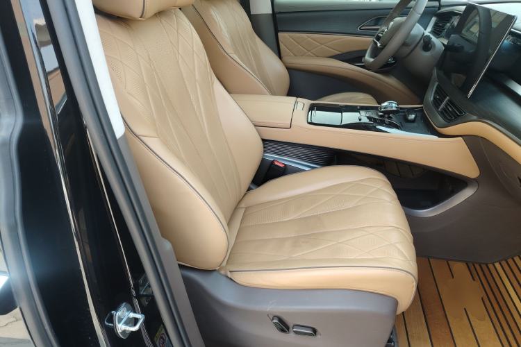 Used Denza D9 2022 DM-i 970 Four-Wheel Drive Prestige Model