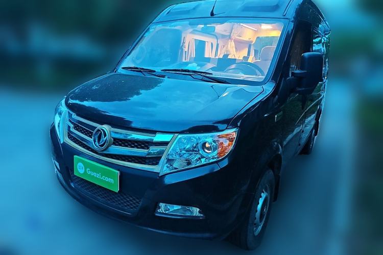 Used Dongfeng Yufeng 2018 2.5T Logistics Vehicle A100 Short Wheelbase Mid-Roof 5-9 Seater China V Standard ZD25