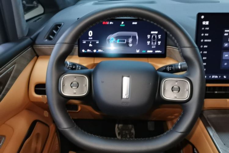 Used Wey Gaoshan 2025 Four-Wheel Drive Alpine 8 Steering Wheel