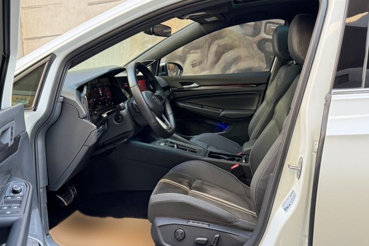 Used Volkswagen Golf 2023 280TSI DSG R-Line Lite Interior 5