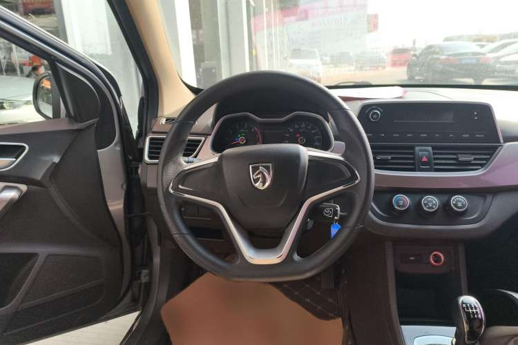 Used Baojun 310W 2017 1.5L Manual Comfort Version China VI Emission Standard
