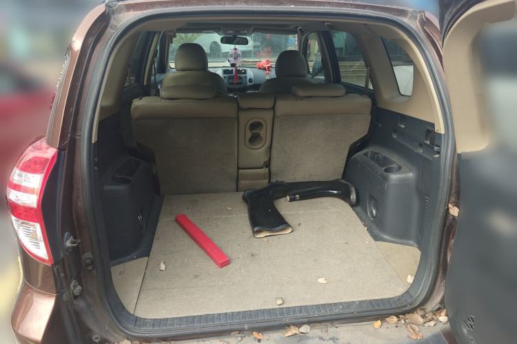 Used Toyota RAV4 2011 2.0L Automatic Luxury Edition Trunk