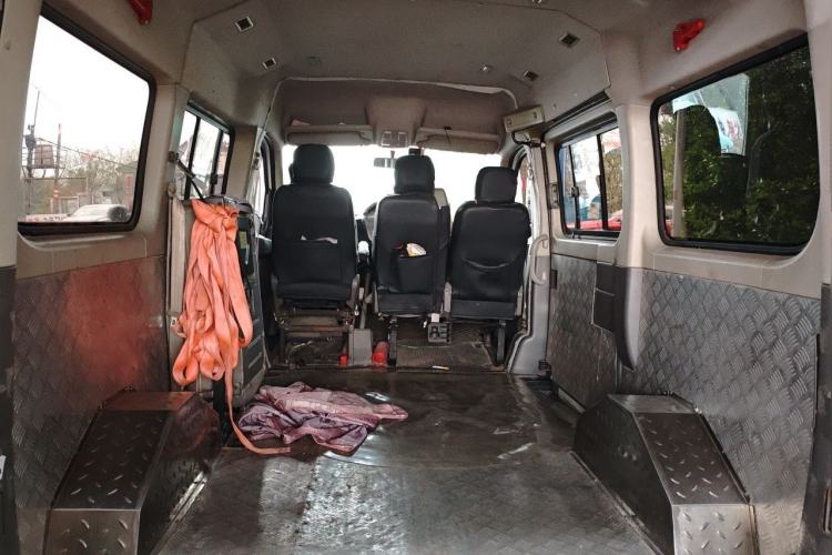 Used SAIC MAXUS Xintu V80 2017 2.5T 5-Speed Manual Aoyuntong National V Short Wheelbase Mid-Roof 5/6/10-Seater
