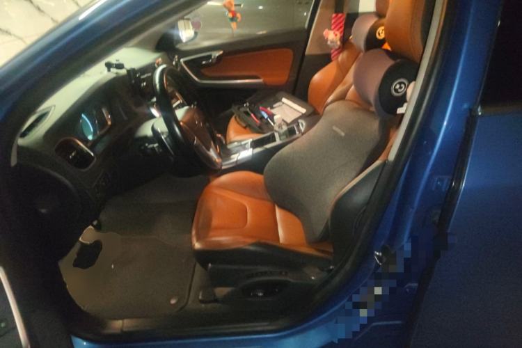 Used Volvo V60 2015 T5 Zhiya Edition
